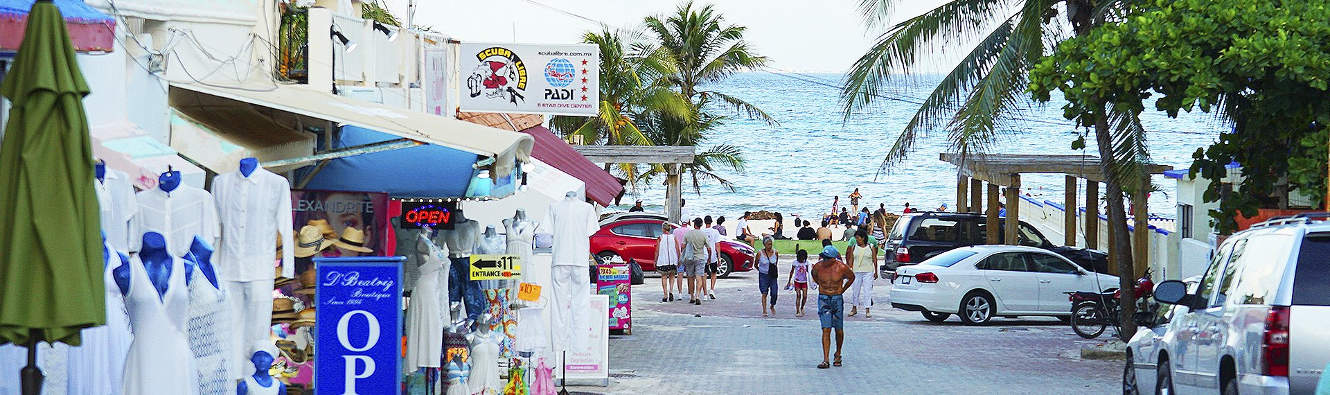 Shops, bars and beach on the 5th avenue of Playa del Carmen