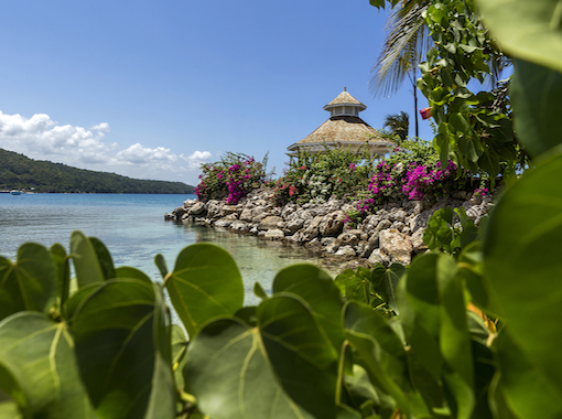 Enjoy the beautiful landscapes of the Jamaican paradise whenever you want