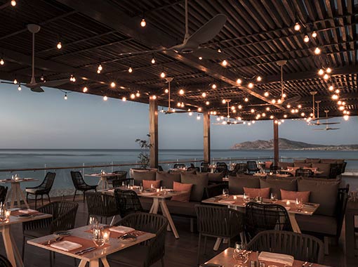 Romantic plans in Los Cabos restaurants